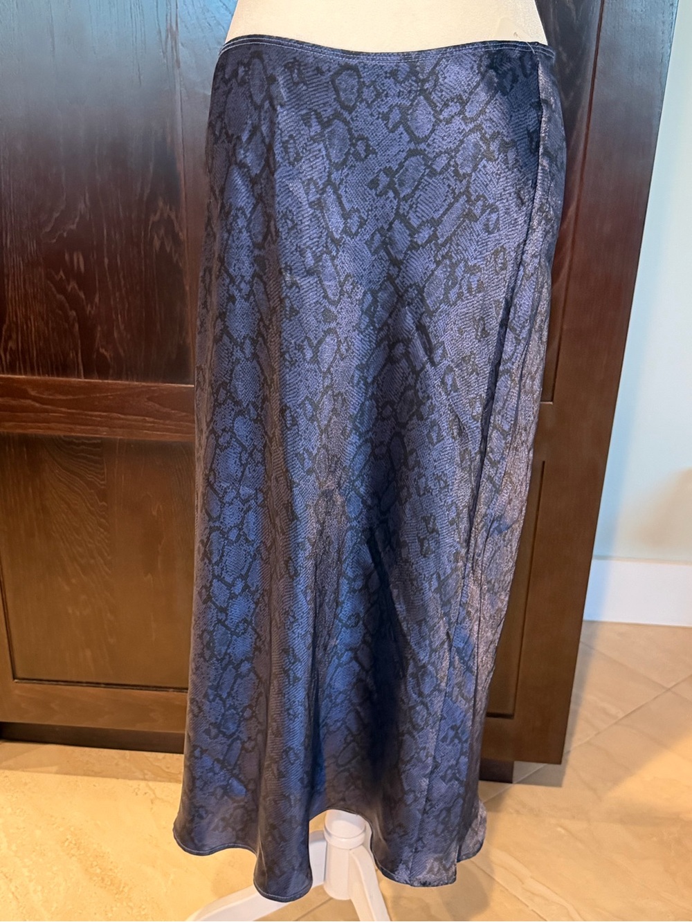 Chelsea28 Navy Blue Snakeskin Satin Midi Skirt Size Medium